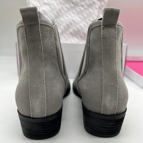 Isaac Mizrahi Live! Suede Ankle Boot Womens Size 7 Medium Gray Chelsea Boot - Picture 6 of 12